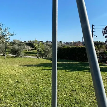 E L Urban Villa. Vila *