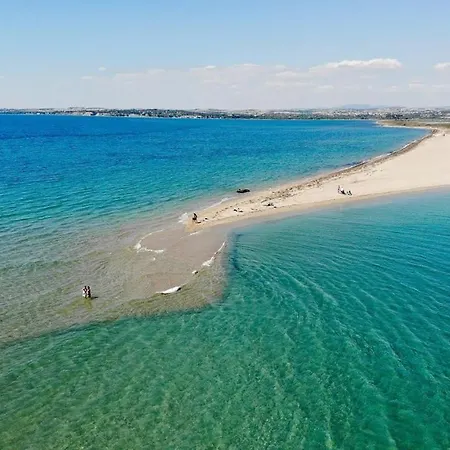 E L Urban Villa. Villa