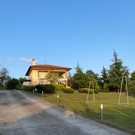 E L Urban Villa. Vila *
