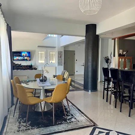 E L Urban Villa. * Epanomi