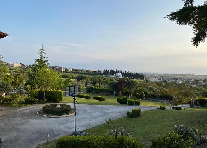 Villa E L Urban Villa. *