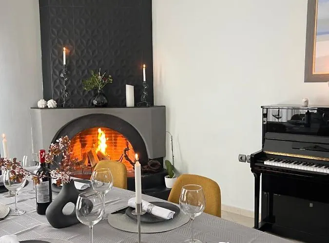 E L Urban Villa. Villa *