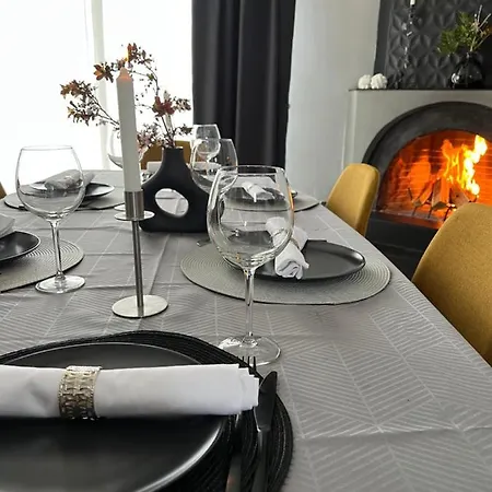 E L Urban Villa. * אפאנומי