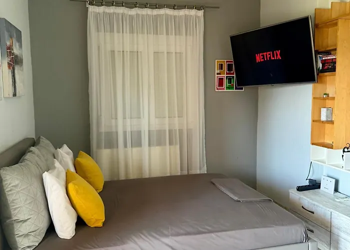 E L Urban Villa. 埃帕诺米