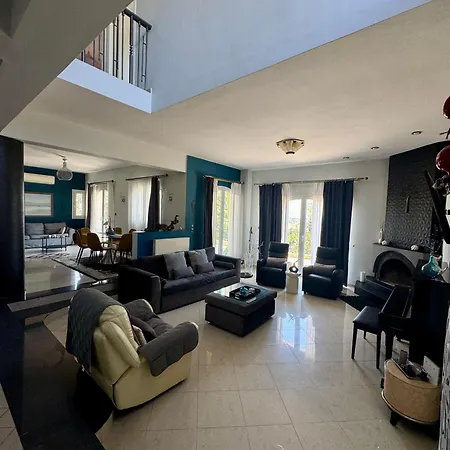 E L Urban Villa. *