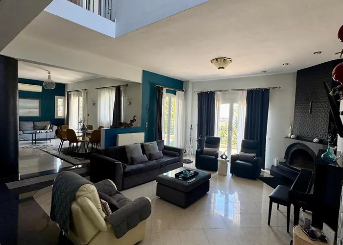 E L Urban Villa. *